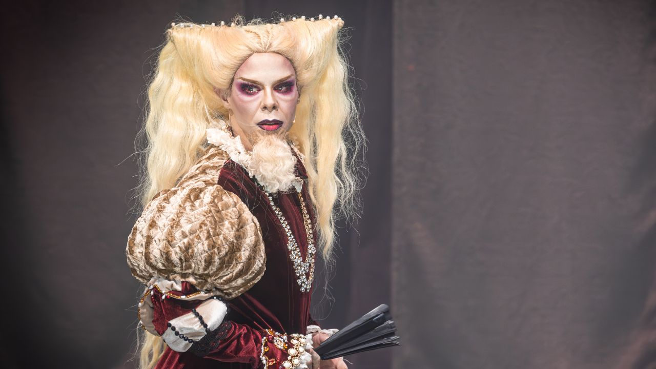Rei Lear com elenco de drag queens volta a São Paulo para duas apresentações no Teatro Sérgio Cardoso