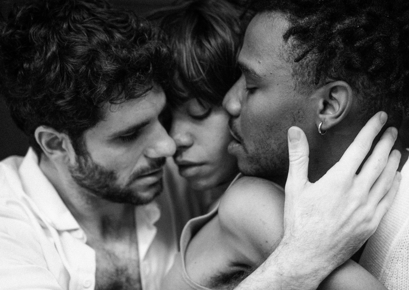 ”Depois do Ensaio, Nora, Persona”: Uma Reflexão Teatral Profunda sobre Mobilidade Social e Racialidade