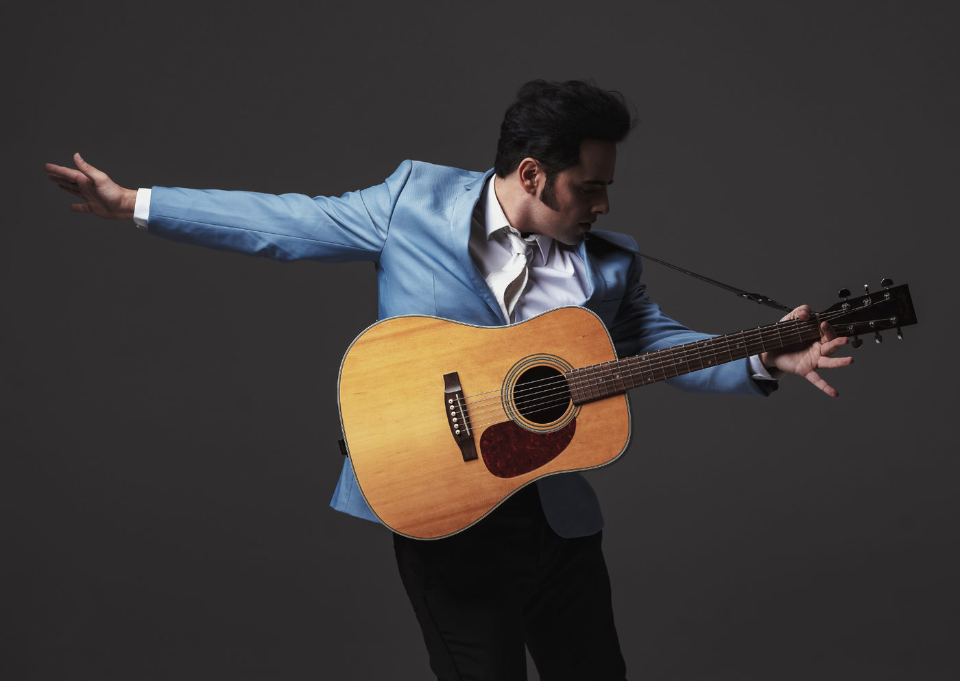 Musical ”O Rei do Rock” reinaugura o Teatro João Caetano no Rio de Janeiro