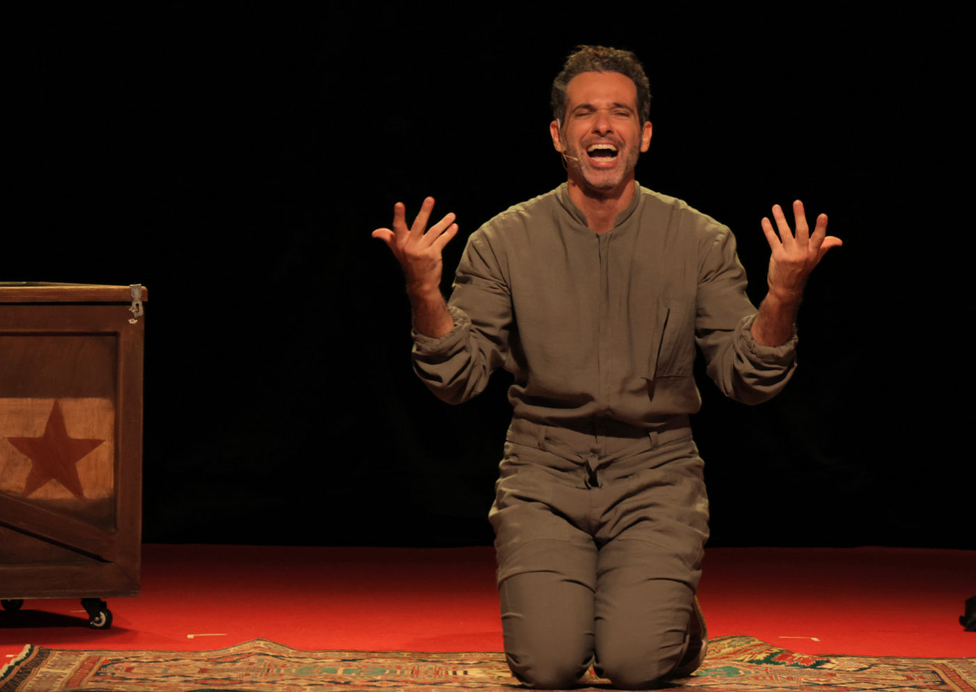Meu Remédio, com Mouhamed Harfouch, estreia no Teatro Santos Augusta em São Paulo
