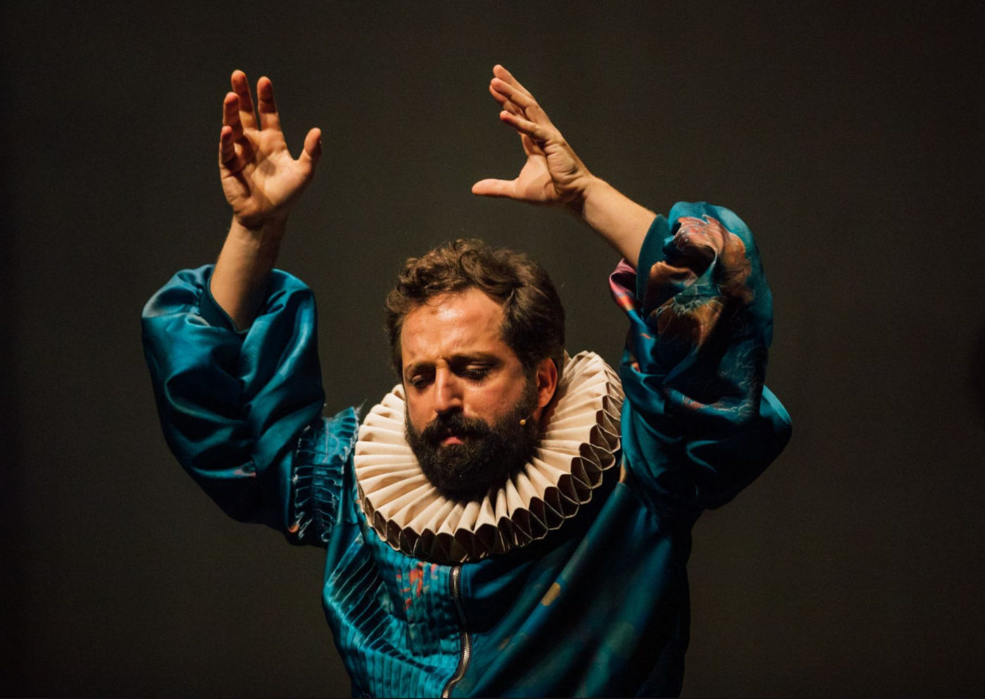 Gregorio Duvivier apresenta “O Céu da Língua” em duas sessões esgotadas no Theatro Municipal de São Paulo