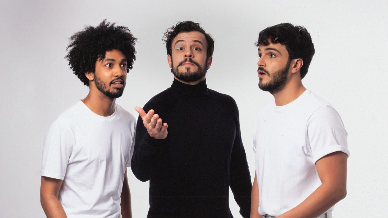“Rosencrantz e Guildenstern Estão Mortos” leva o avesso de Hamlet aos escombros do Nu Cine Copan