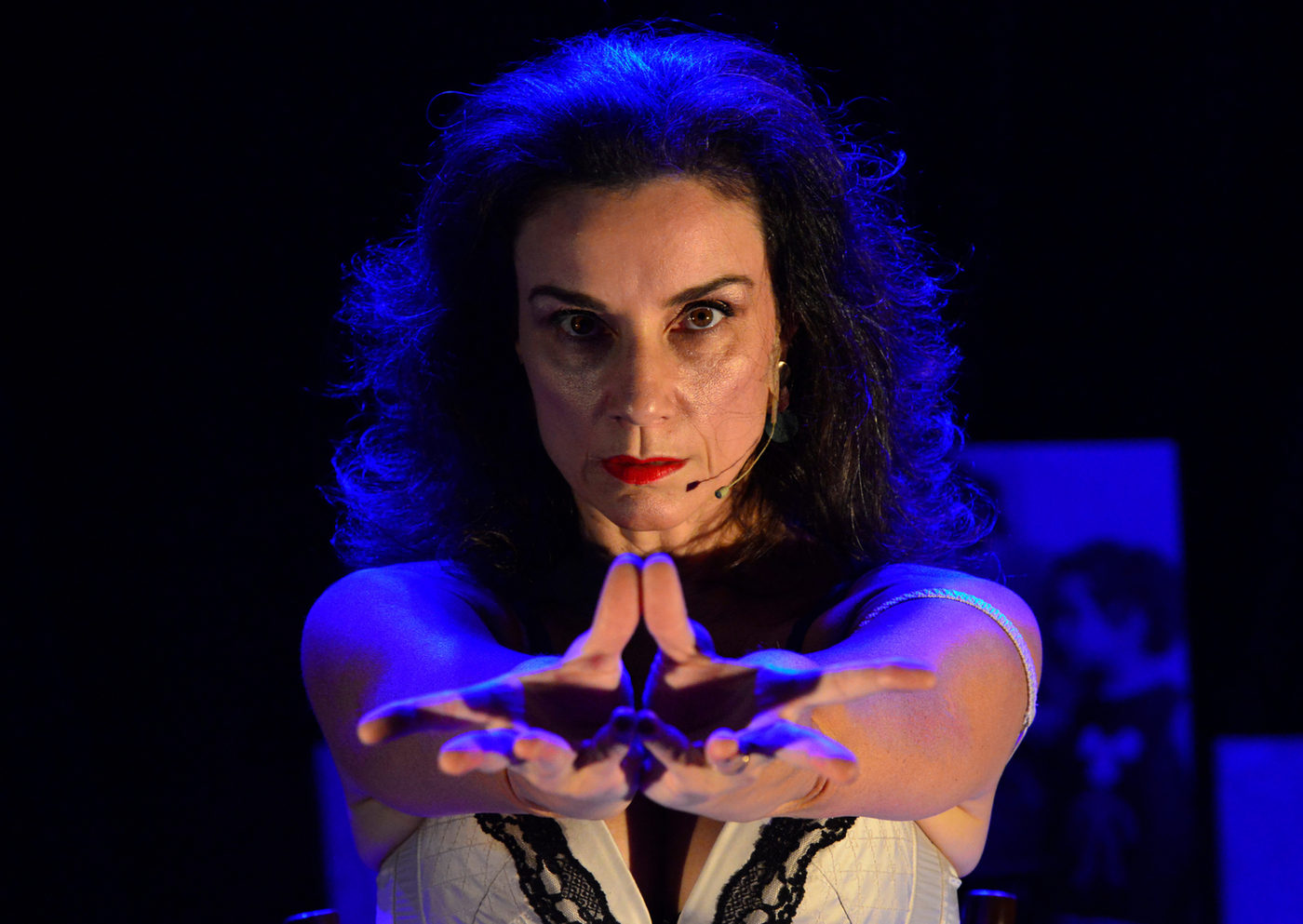 Monólogo gaúcho Velha D+ reflete sobre feminismo e etarismo e chega a São Paulo para apresentações inéditas
