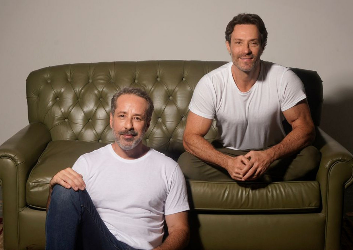 ”Entre Irmãos” celebra 30 anos de carreira de Fernando Pavão e Otávio Martins no Teatro FAAP