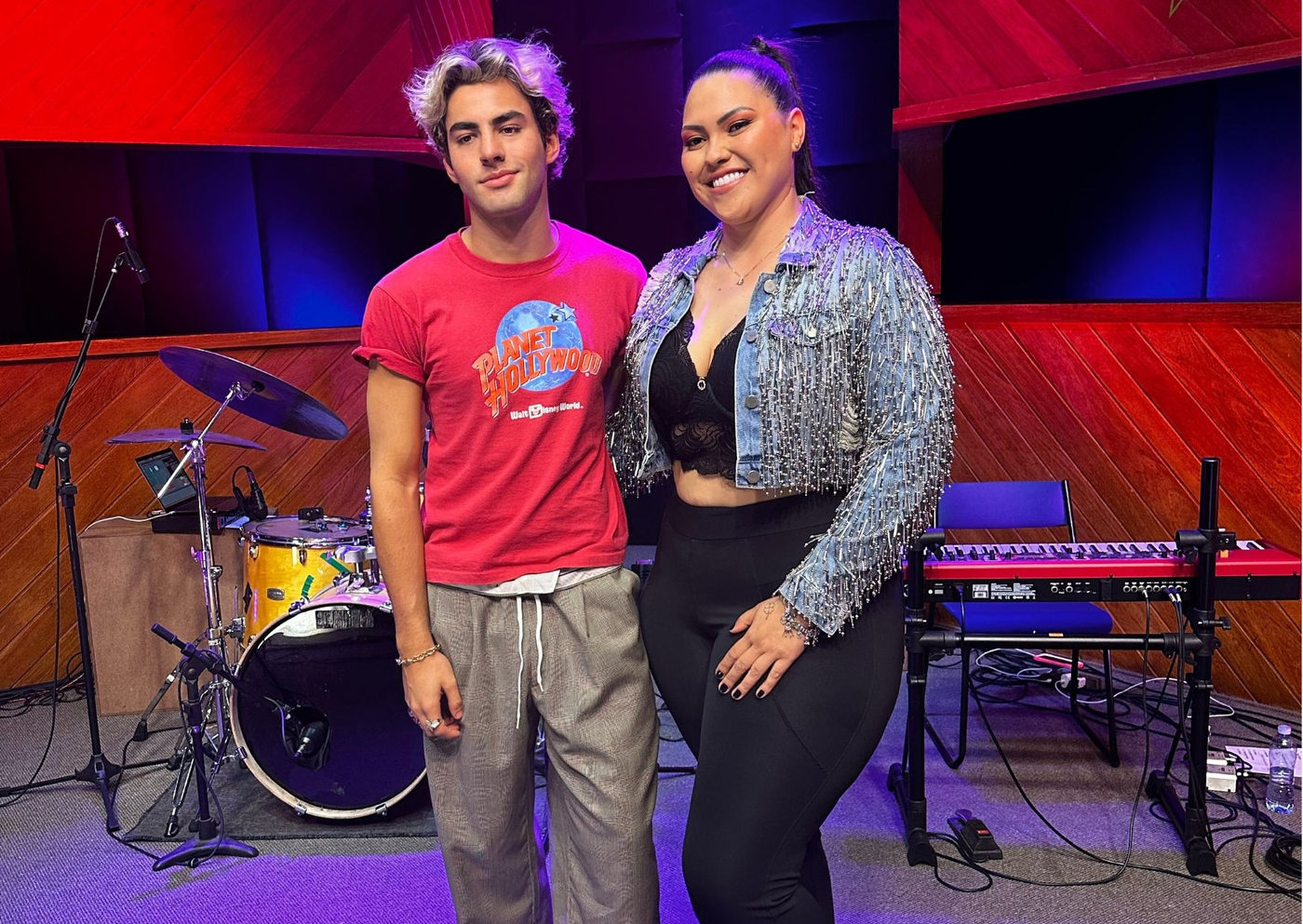 Cantor mistura Pop com sertanejo em novo single “Não me chame mais de Ex”