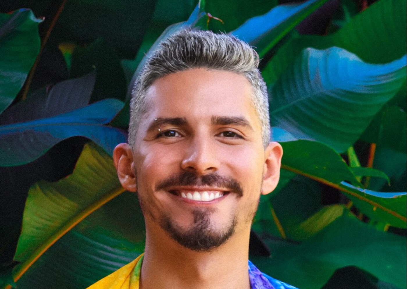 Livro do escritor potiguar Pedro Rhuas têm cópias vendidas ilegalmente