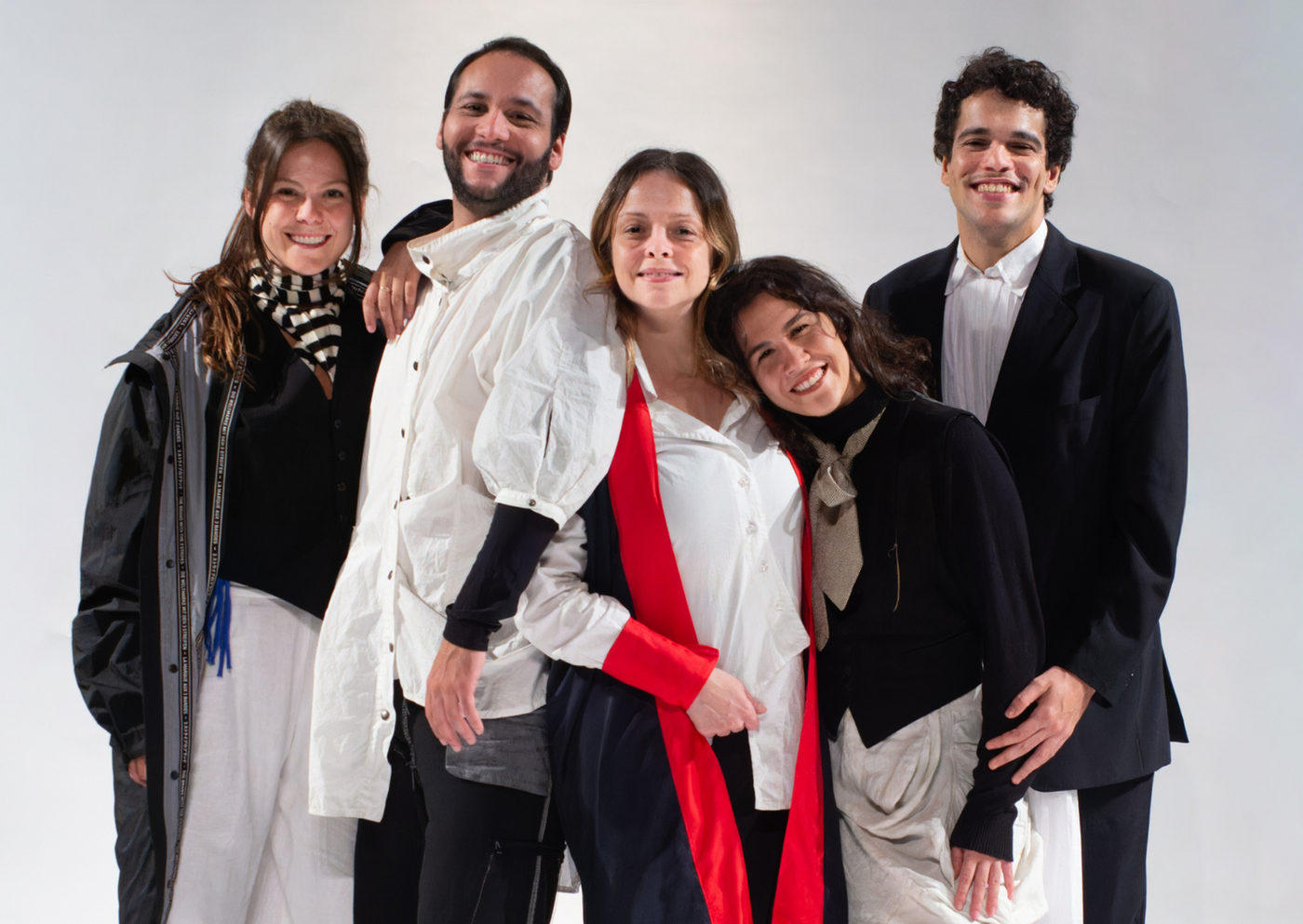 Alguma Coisa Falta Aqui marca estreia de Stella Rabello na direção e temporada no Teatro Domingos Oliveira