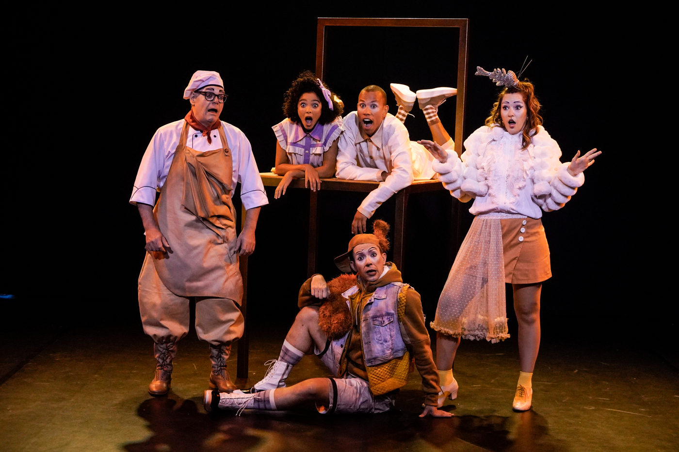 “A Jornada Em Busca do Pássaro Azul”: Nova temporada no Teatro Alfredo Mesquita explora a busca pela felicidade