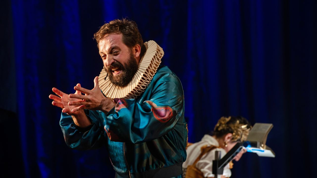 Gregorio Duvivier apresenta “O Céu da Língua” no Teatro Bradesco, em São Paulo