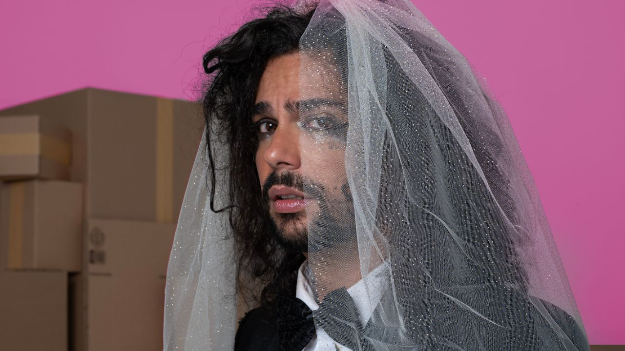 Vitor diCastro volta ao Teatro Itália com nova temporada de “Intenso – meu retorno de Saturno” a partir de abril