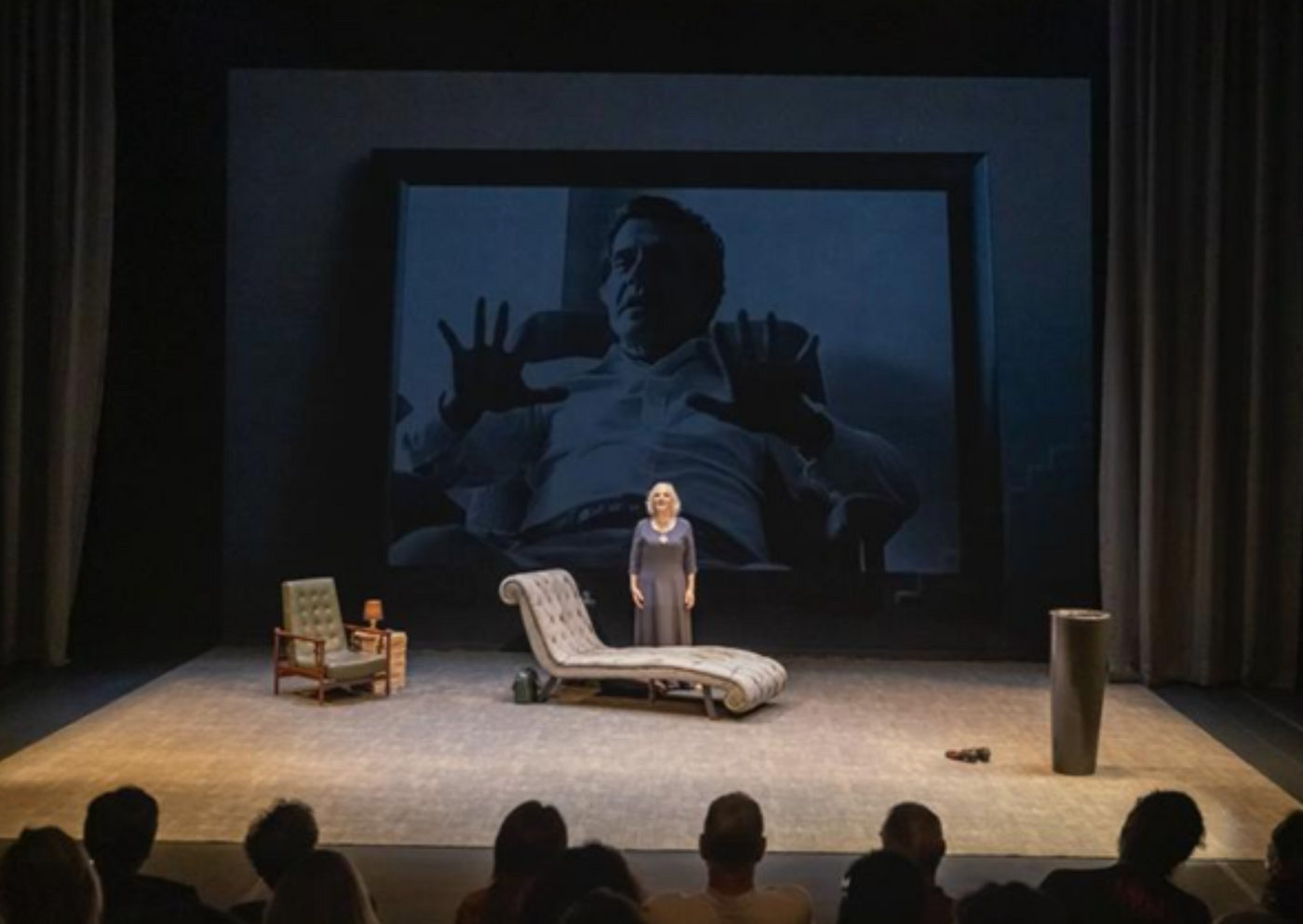 Totia Meireles estreia primeiro solo com O Lado Fatal no Teatro BDO-Jaraguá