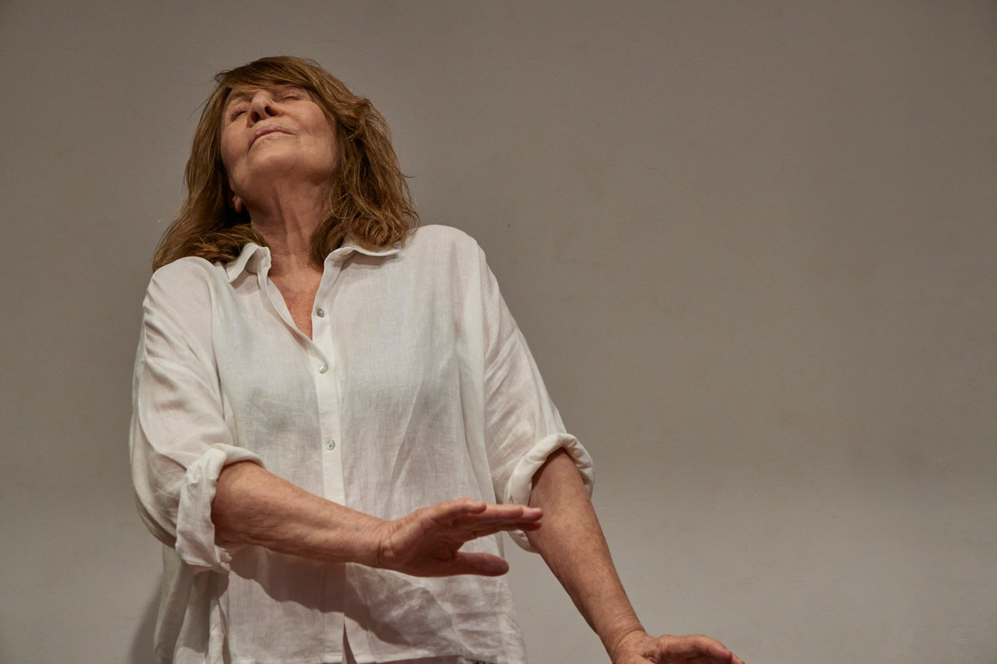 Companhia Brasileira de Teatro estreia peça que mergulha na mente de uma artista no Teatro do Sesi-SP