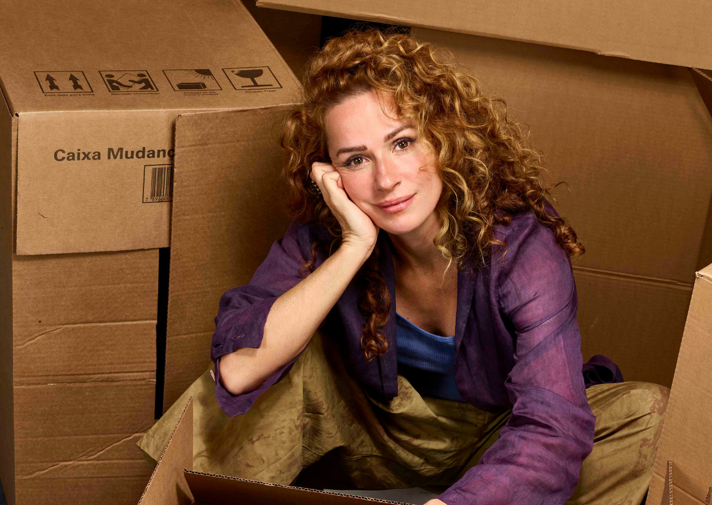 Ela, e Algumas Histórias, com Francisca Queiroz e Claudio Gabriel, estreia no Teatro Glaucio Gill