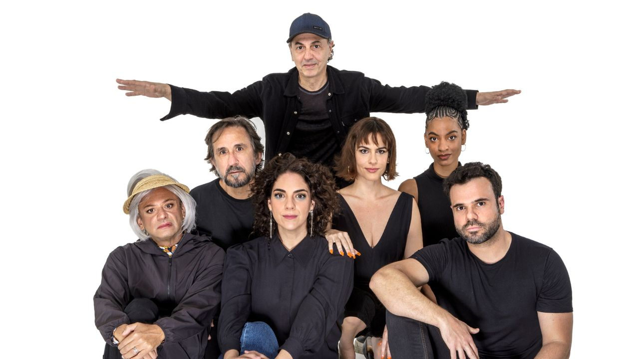 “Felicidade” segue em cartaz no Teatro Sérgio Cardoso com Zeca Baleiro ao vivo