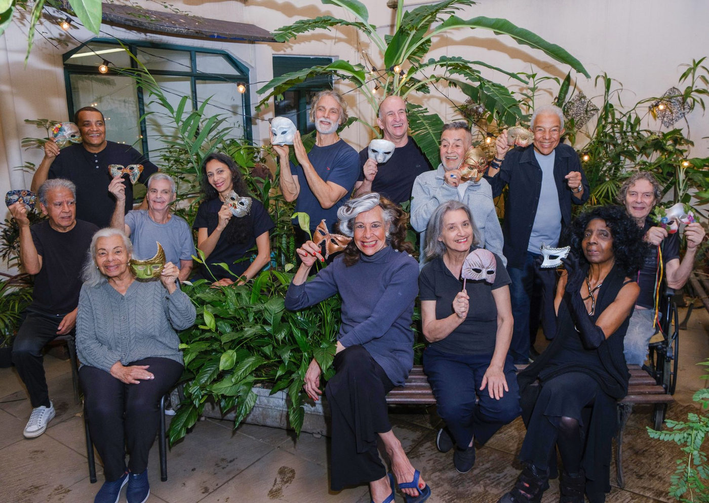 “Nas Ondas do Rádio” celebra o Teatro de Revista com 25 artistas em cena e apresentações gratuitas em SP