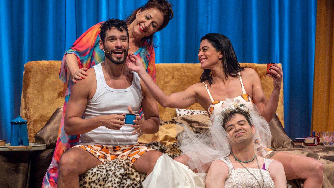 Com Carol Castro, Bruno Fagundes, Gustavo Mendes e Angela Rebello, comédia A Manhã Seguinte está em cartaz em São Paulo