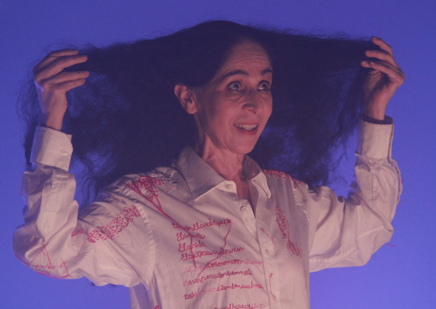 Mariana Muniz reestreia ”Das Tripas: Sete Histórias” no Teatro Sérgio Cardoso