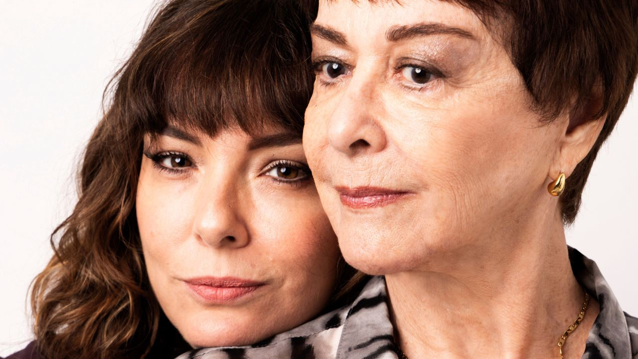 Nívea Maria e Regiane Alves estrelam “Querida Mamãe”, que estreia em maio no Teatro dos 4