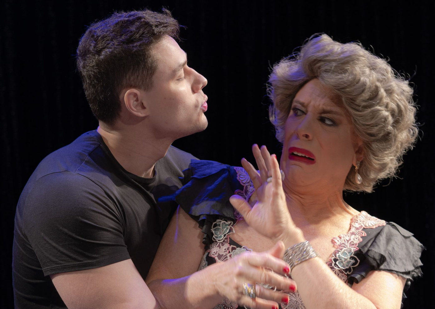 ”I LOVE NEIDE - A DONA DO MUNDO” Prorroga Temporada no Teatro Santa Cruz