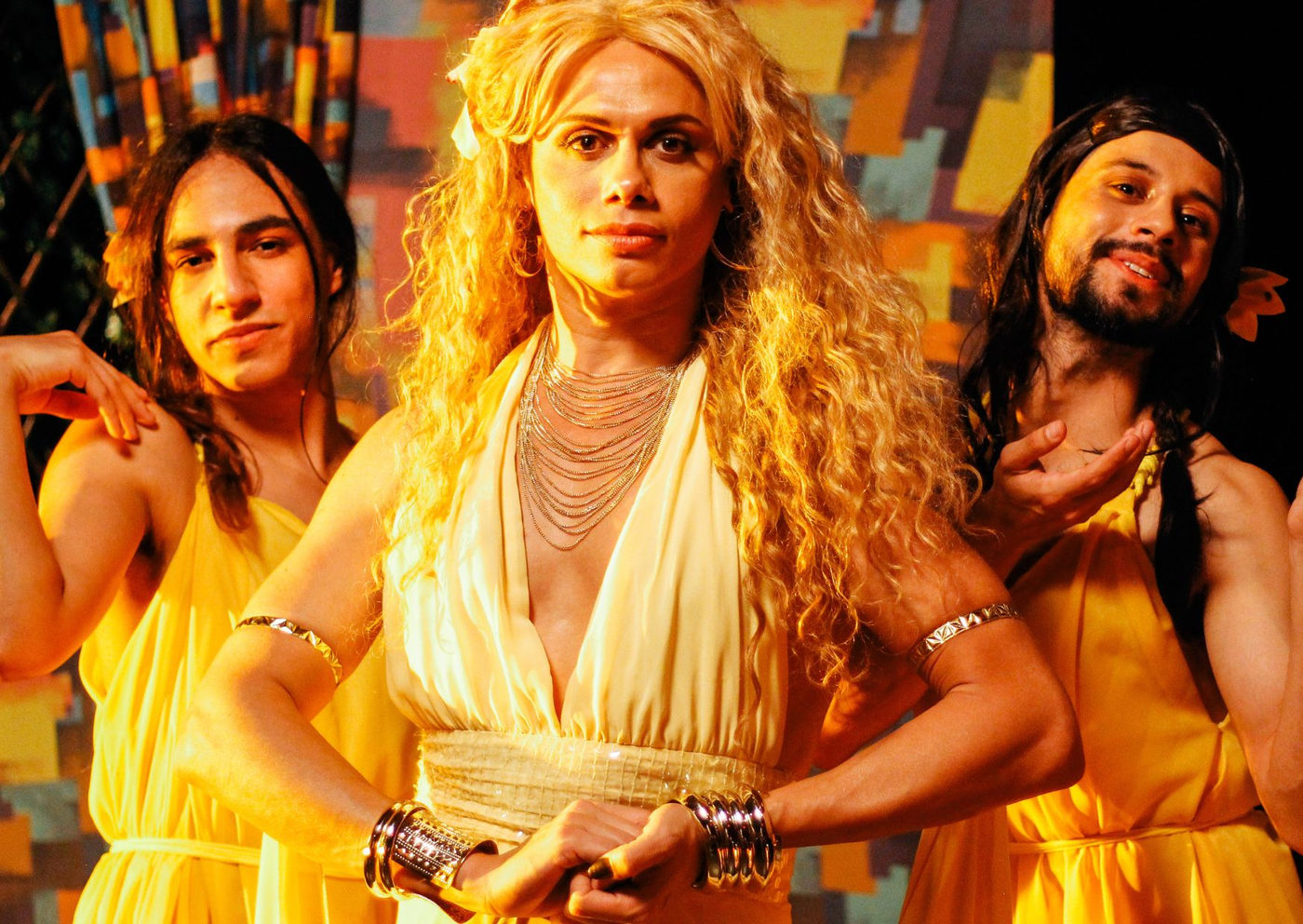 “Nós somos o amanhã” com Claudia Ohana e Silvero Pereira combina elementos fantásticos e LGBT