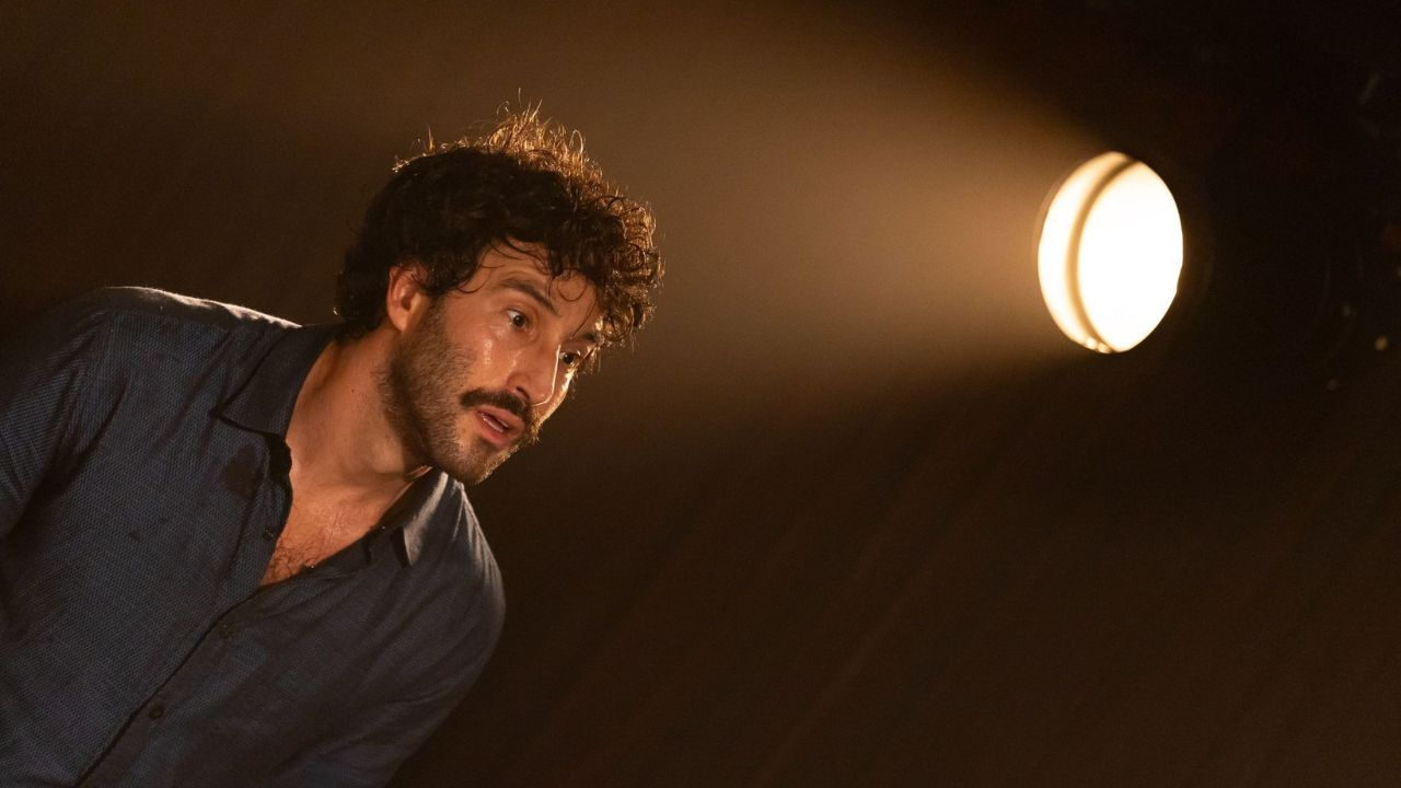 Premiado solo “PAI”, de Guilherme Logullo, faz primeira turnê internacional após sucesso no Rio e em São Paulo