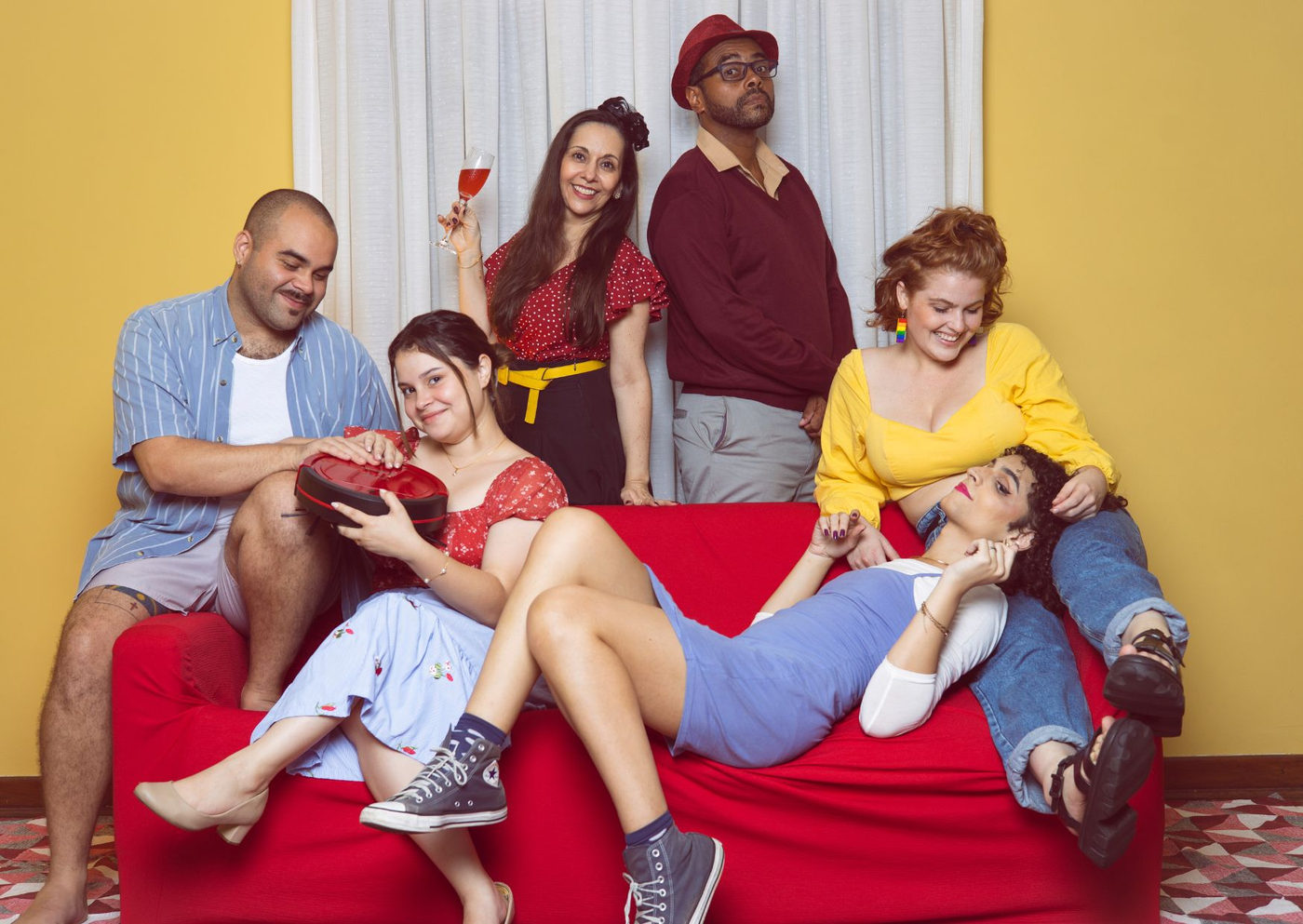 ”Quem Casa Quer Casa 4.0”: Clássico de Martins Pena ganha releitura contemporânea com casal LGBTQIAPN+
