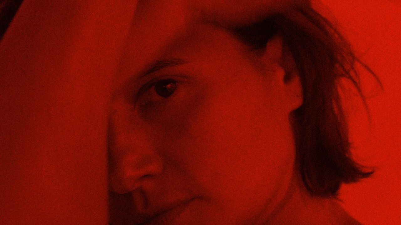 “Autobiografia do Vermelho” estreia em 27 de fevereiro no Sesc Avenida Paulista, com Bianca Comparato