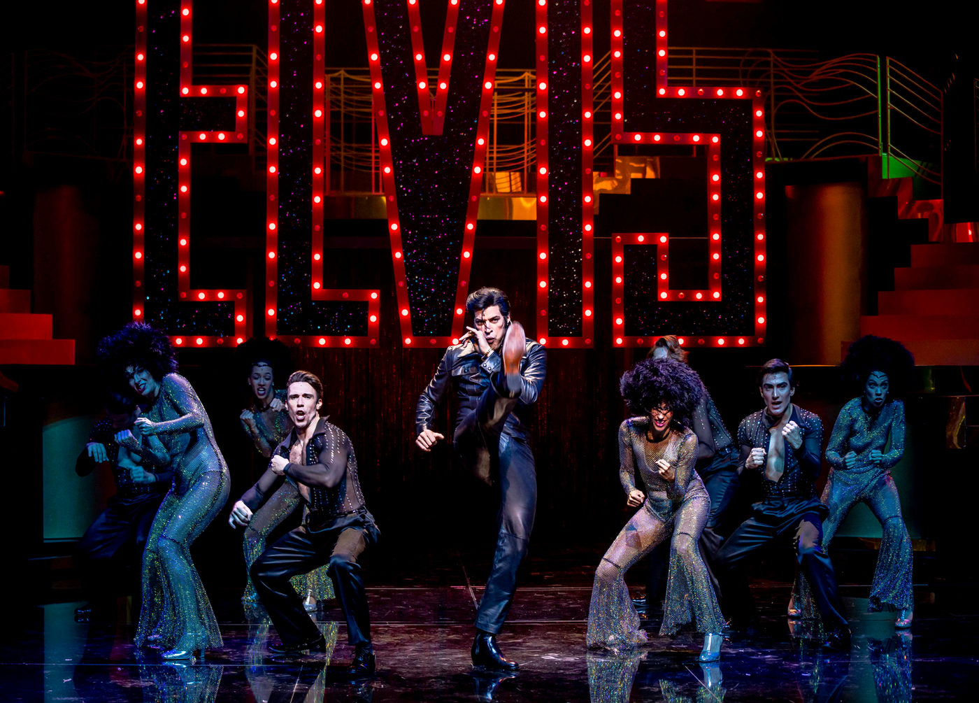 ELVIS, UM MUSICAL QUE NÃO REVOLUCIONA