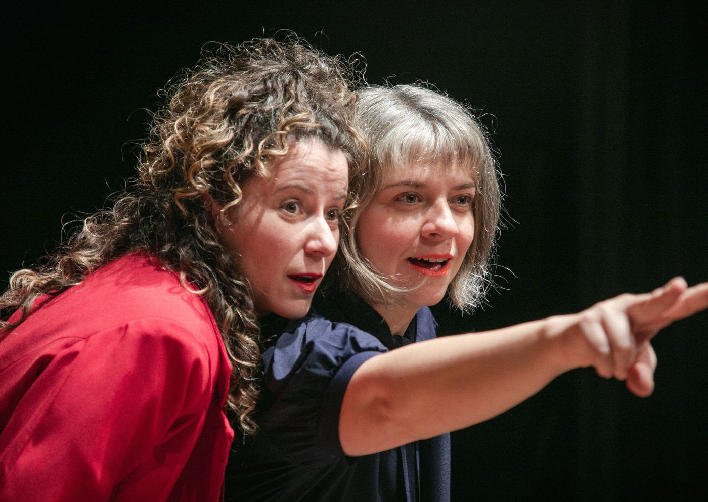 ”Senhora X, Senhorita Y”: Uma Reinvenção Teatral que Desafia Convenções em São Paulo