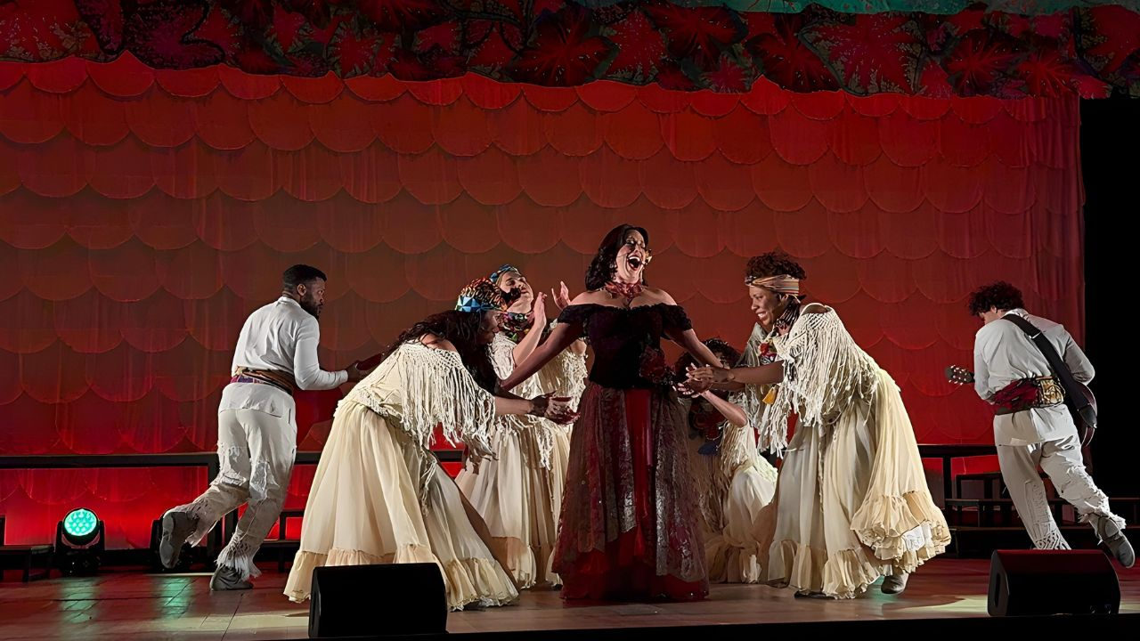Fafá de Belém, o Musical celebra 50 anos de carreira da artista no Teatro Claro Mais SP
