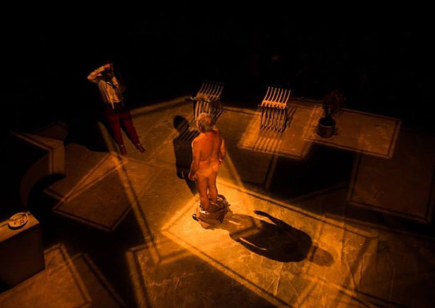 Espetáculo Elefante, da Probástica Companhia de Teatro, reflete sobre o envelhecimento