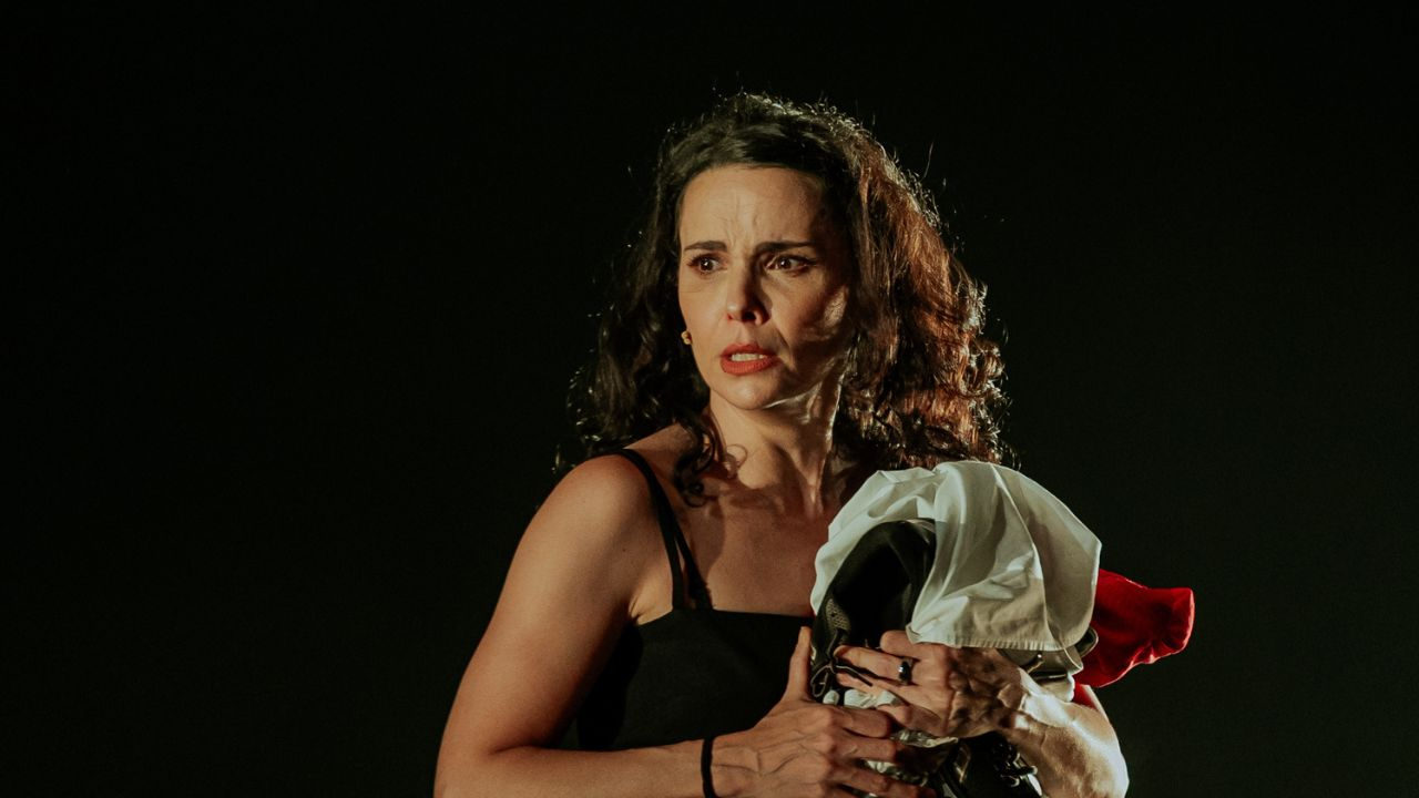 Débora Falabella apresenta “Prima Facie” em Porto Alegre com sessões na PUCRS