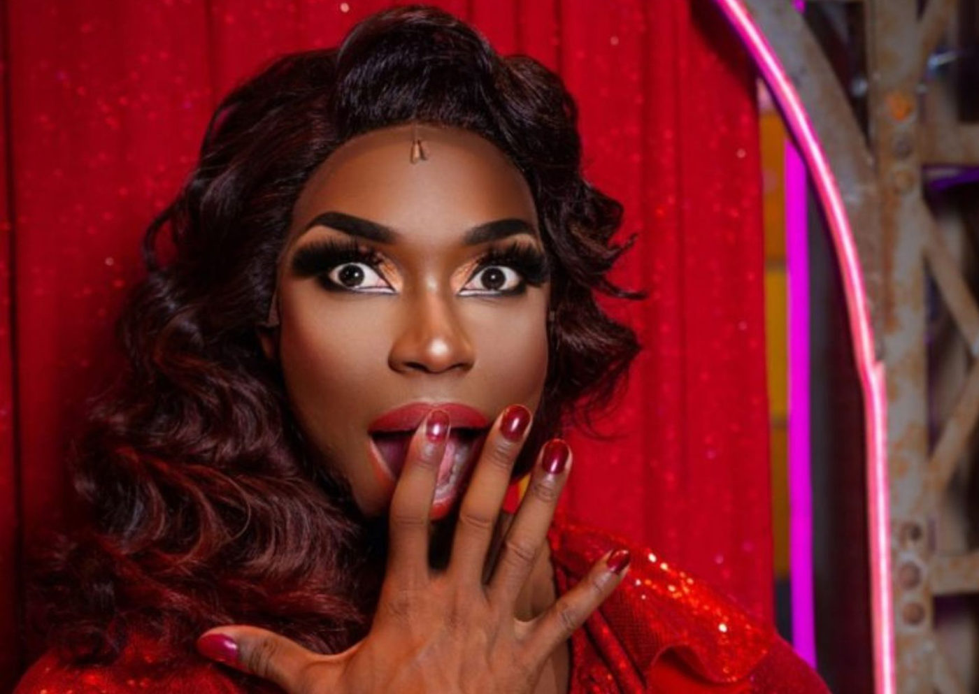 Tiago Barbosa retorna como Lola na turnê espanhola de Kinky Boots