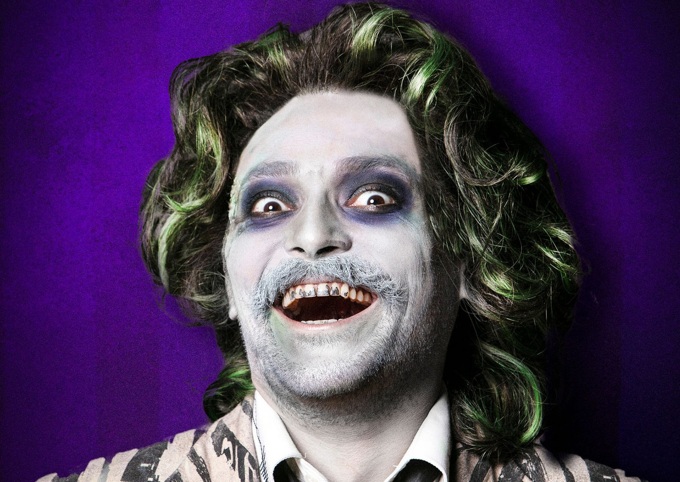 Eduardo Sterblitch volta a encarnar o espírito de “Beetlejuice – O Musical”, sucesso de público e crítica que retorna aos palcos no Rio e em São Paulo