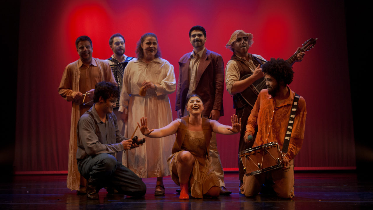 “O Mágico Di Ó” leva o clássico de Oz ao sertão em versão musical de cordel no Sesc Guarulhos