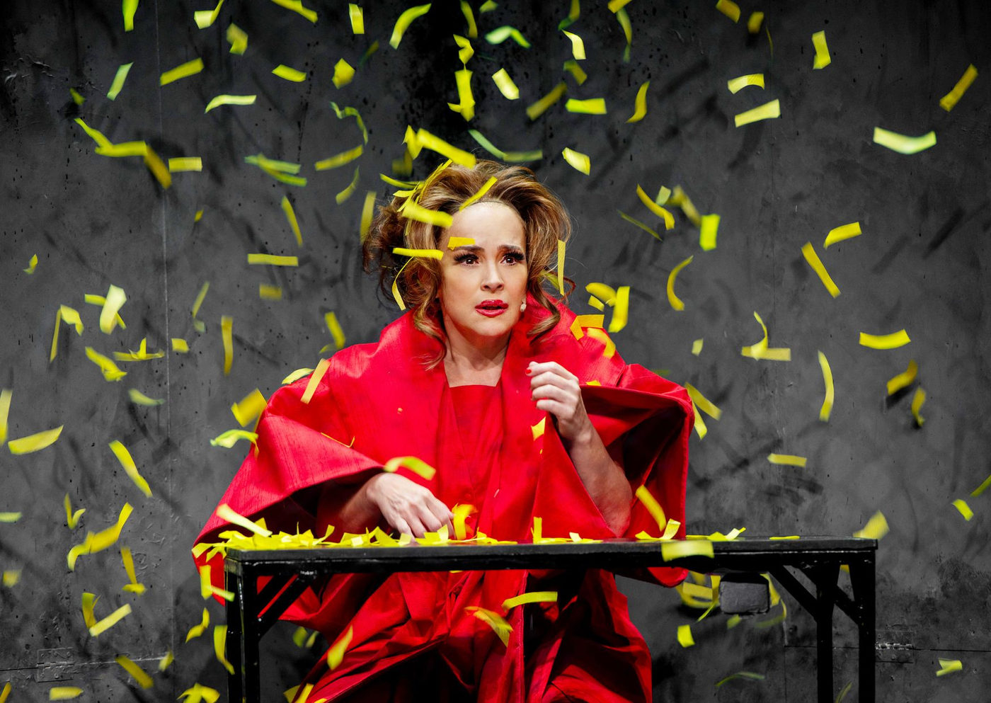 Gabriela Duarte retorna ao palco no Teatro FAAP com “O papel de parede amarelo e EU”