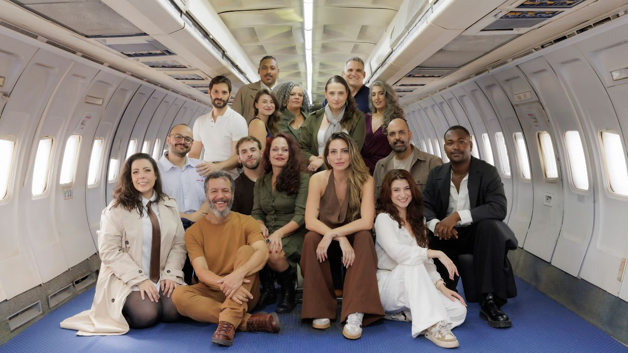 “Vindos de Longe”, versão brasileira de “Come From Away”, estreia em junho no Teatro Ruth Escobar