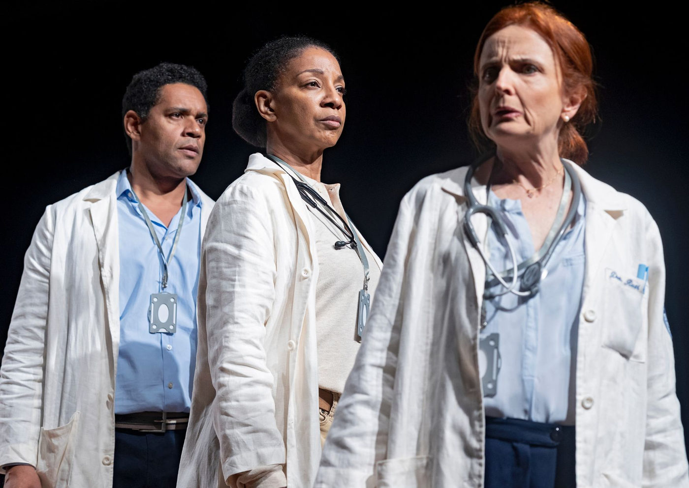 “A Médica”, de Robert Icke, estreia no MASP com Clara Carvalho e direção de Nelson Baskerville