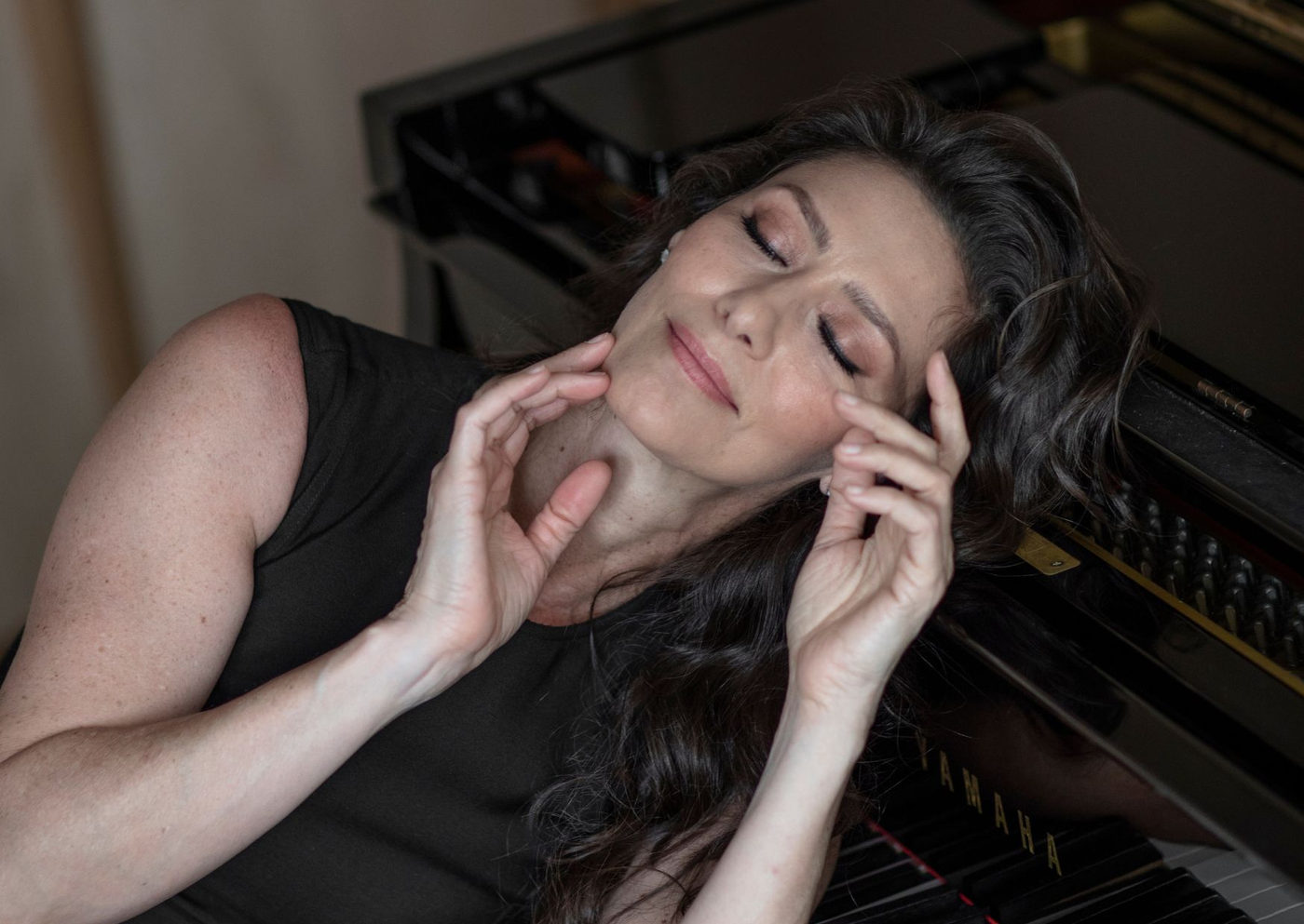 Maria Fernanda Cândido Estreia “Balada Acima do Abismo” na Reabertura do Teatro-D-Jaraguá