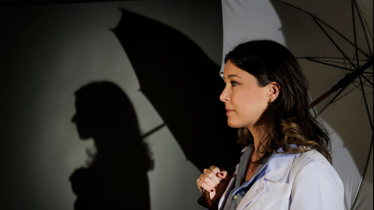 Histórias Lindas de Morrer estreia no Teatro Vivo com adaptação da obra de Ana Claudia Quintana Arantes