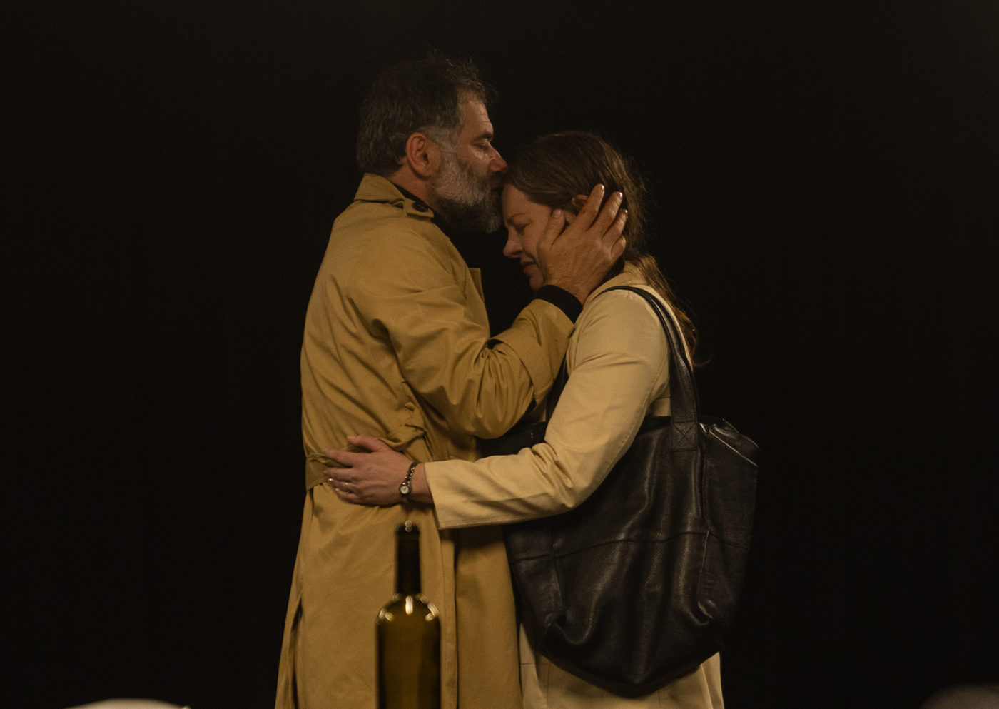 Veneno, de Lot Vekemans, retorna ao Teatro Estúdio em nova temporada com Cléo De Páris e Alexandre Galindo