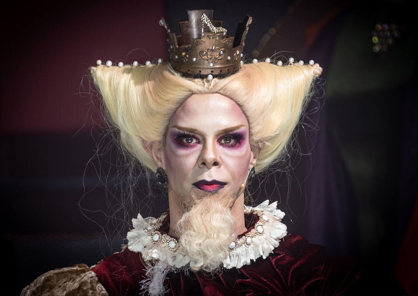 ”Rei Lear”: Uma Audaciosa Adaptação Drag no Teatro Alfredo Mesquita em São Paulo