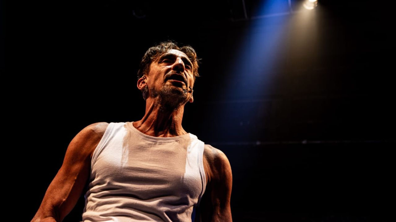 Tuca Andrada estreia nova temporada em SP com “Let’s Play That ou Vamos Brincar Daquilo” no Teatro Sérgio Cardoso