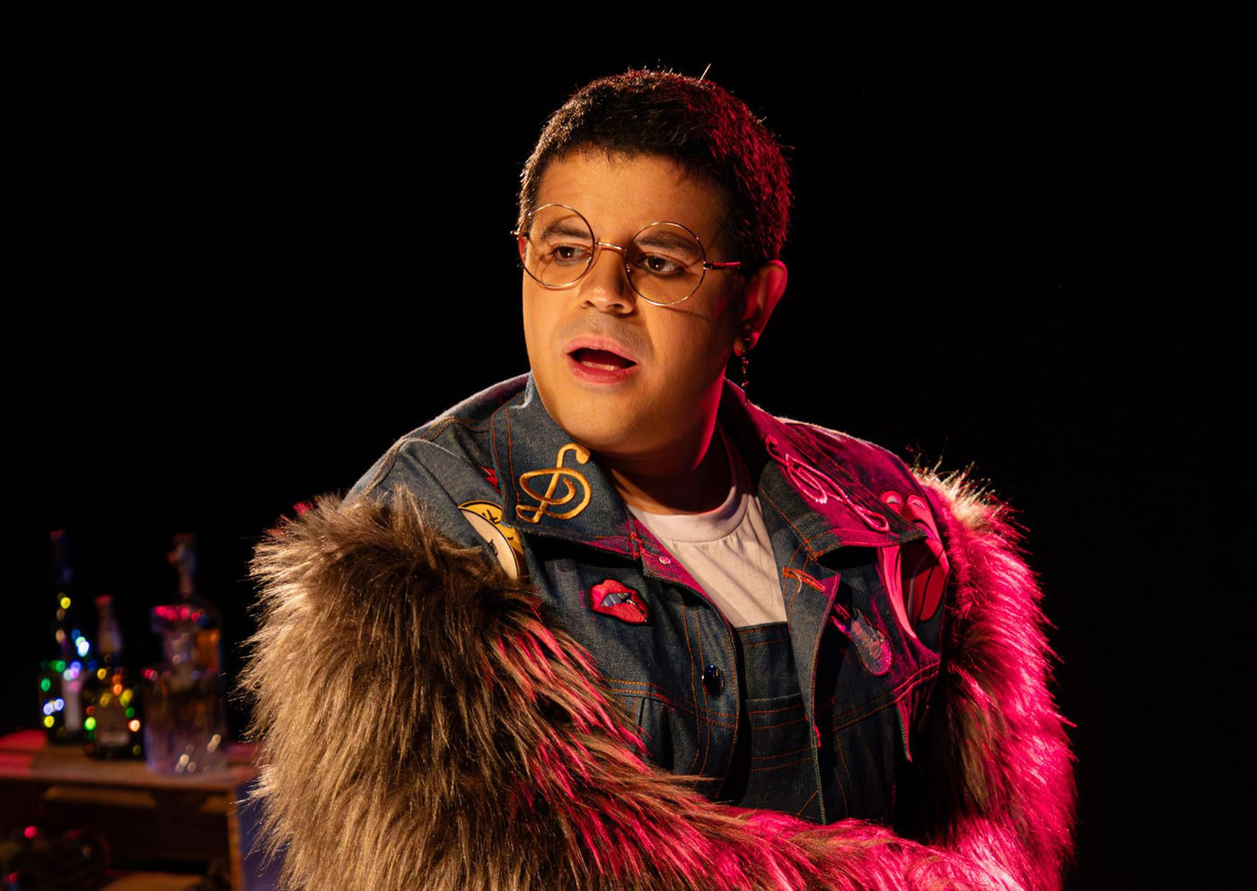 “It’s Me: Elton” ganha sessões extras em São Paulo com nova temporada no Teatro Unicid
