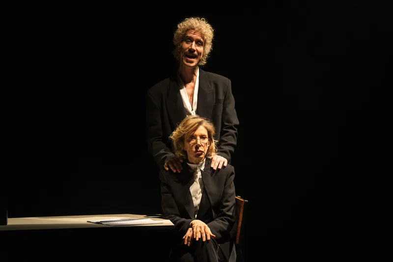 Marília Gabriela encanta no Teatro Unimed com ”A Última Entrevista” e tem sessões extras esgotadas