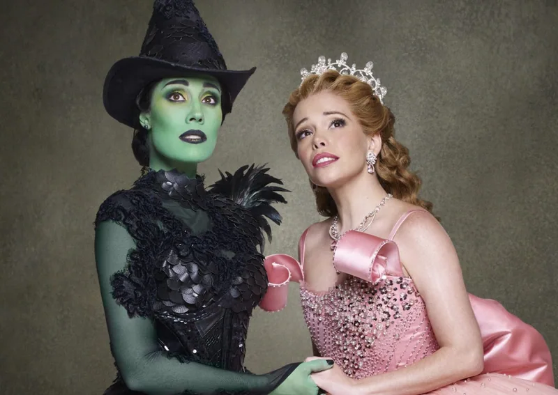 ”Wicked” retorna a São Paulo em 2025 com Fabi Bang e Myra Ruiz