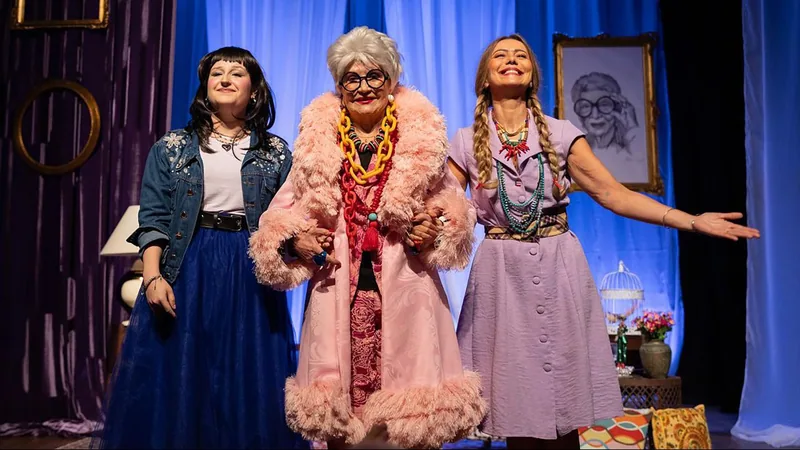 Rosamaria Murtinho vive Iris Apfel em “Uma Vida em Cores” no Teatro Vannucci