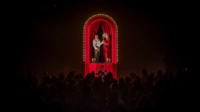Nem toda sessão de teatro tem Libras e audiodescrição, e a exigência de todas é do cinema