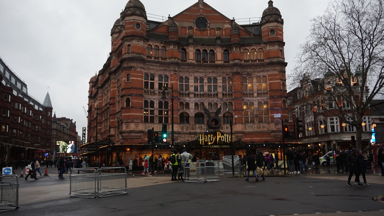 West End garante pagamento mínimo a responsáveis por lutas e redes sociais