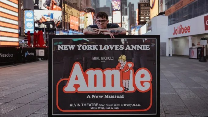 ”Annie” volta à Broadway em 2027 sob direção de Sam Pinkleton, vencedor do Tony por ”Oh, Mary!”